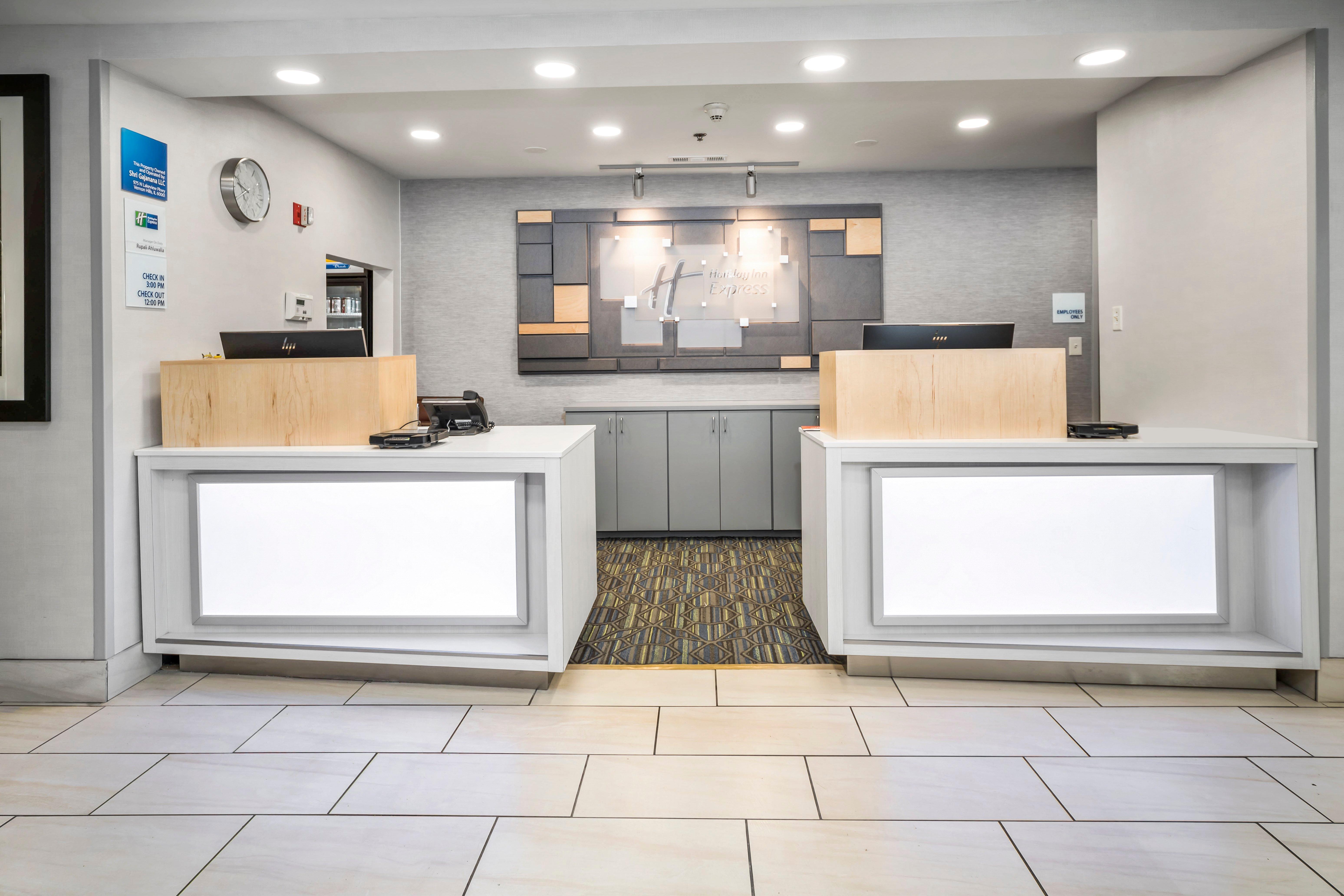 Holiday Inn Express Chicago Northwest-Vernon Hills By Ihg Ngoại thất bức ảnh