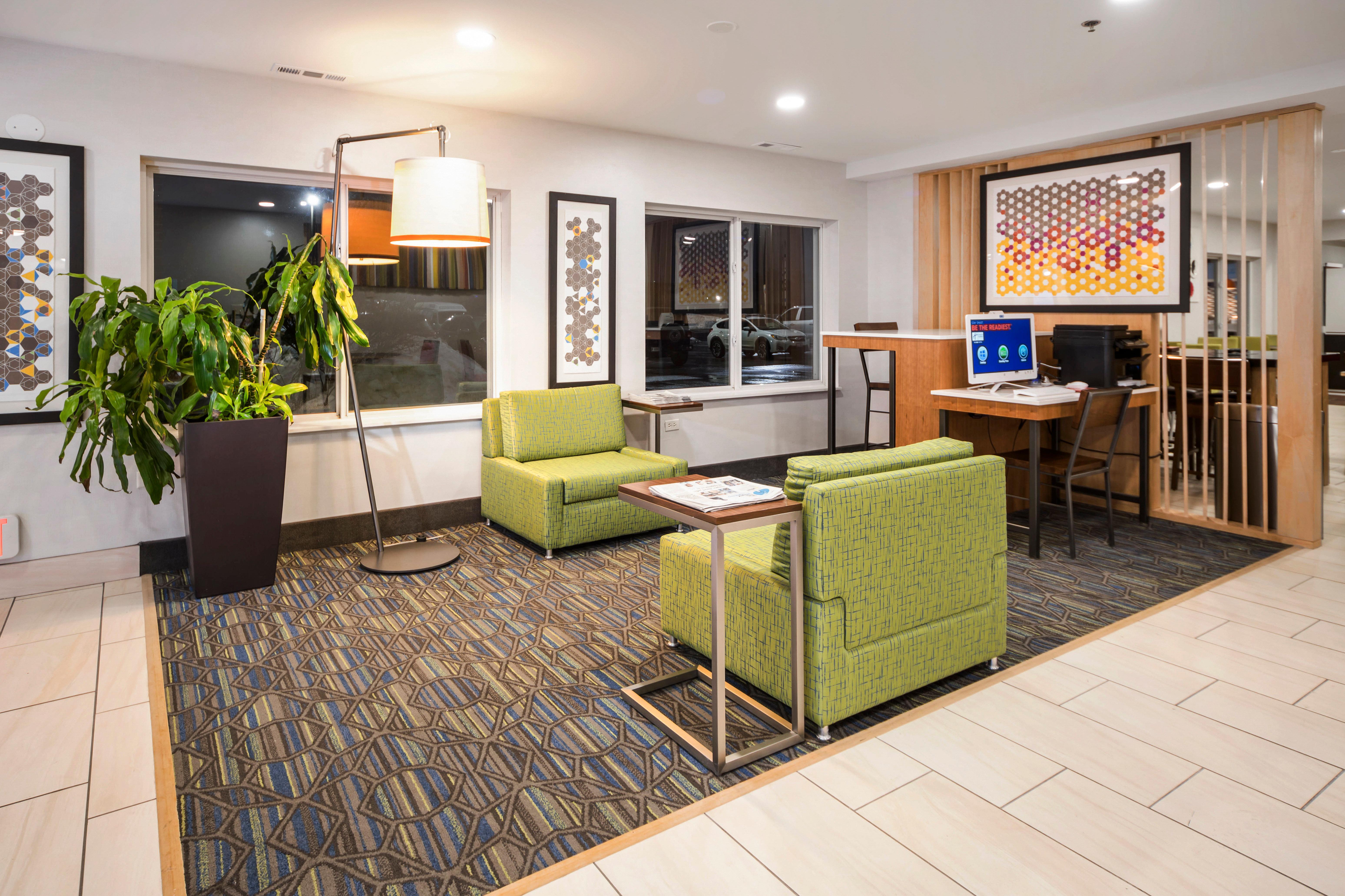 Holiday Inn Express Chicago Northwest-Vernon Hills By Ihg Ngoại thất bức ảnh