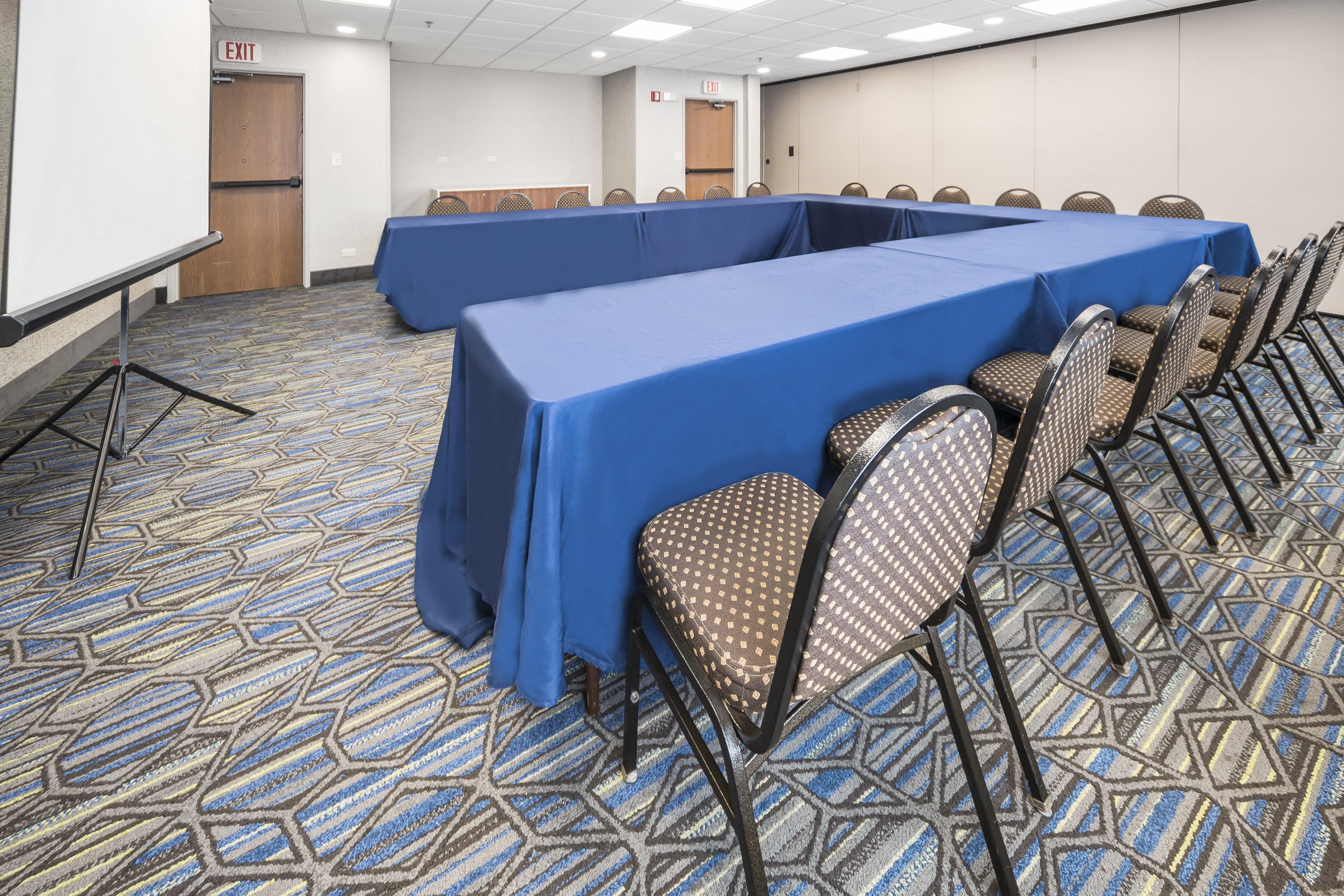 Holiday Inn Express Chicago Northwest-Vernon Hills By Ihg Ngoại thất bức ảnh