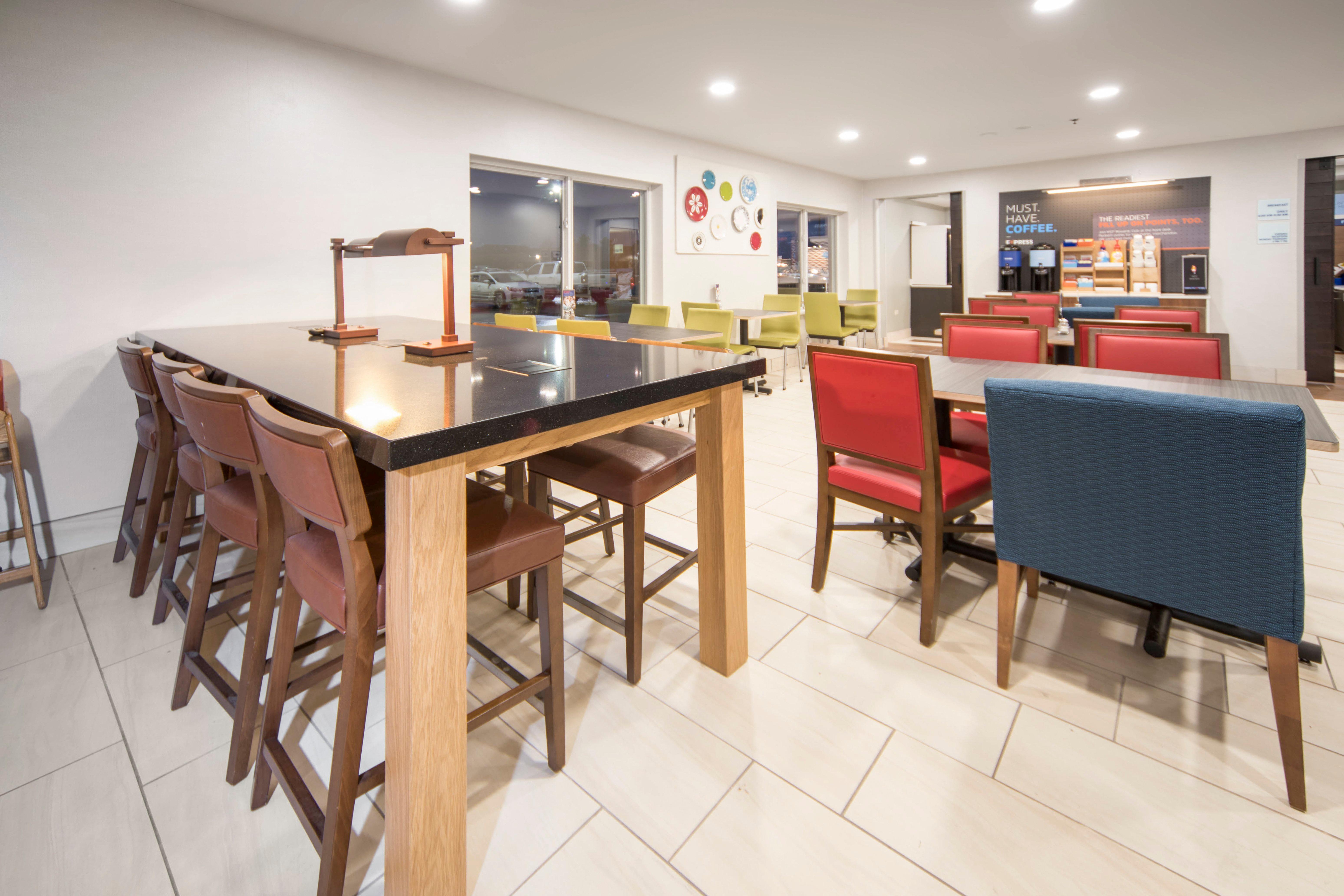 Holiday Inn Express Chicago Northwest-Vernon Hills By Ihg Ngoại thất bức ảnh
