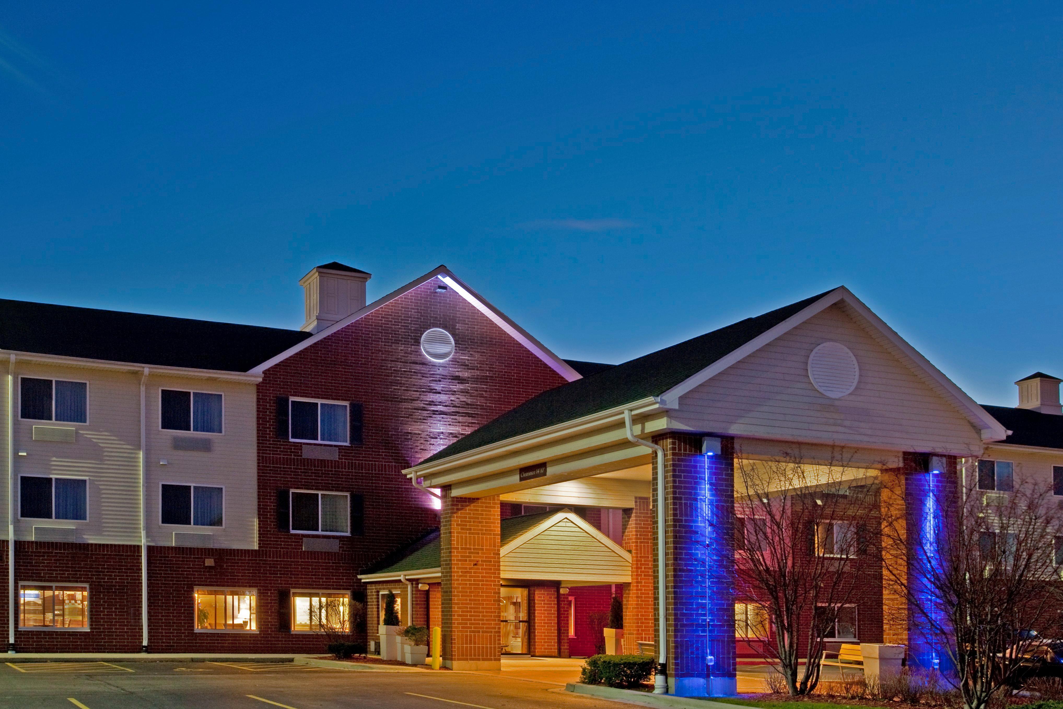 Holiday Inn Express Chicago Northwest-Vernon Hills By Ihg Ngoại thất bức ảnh