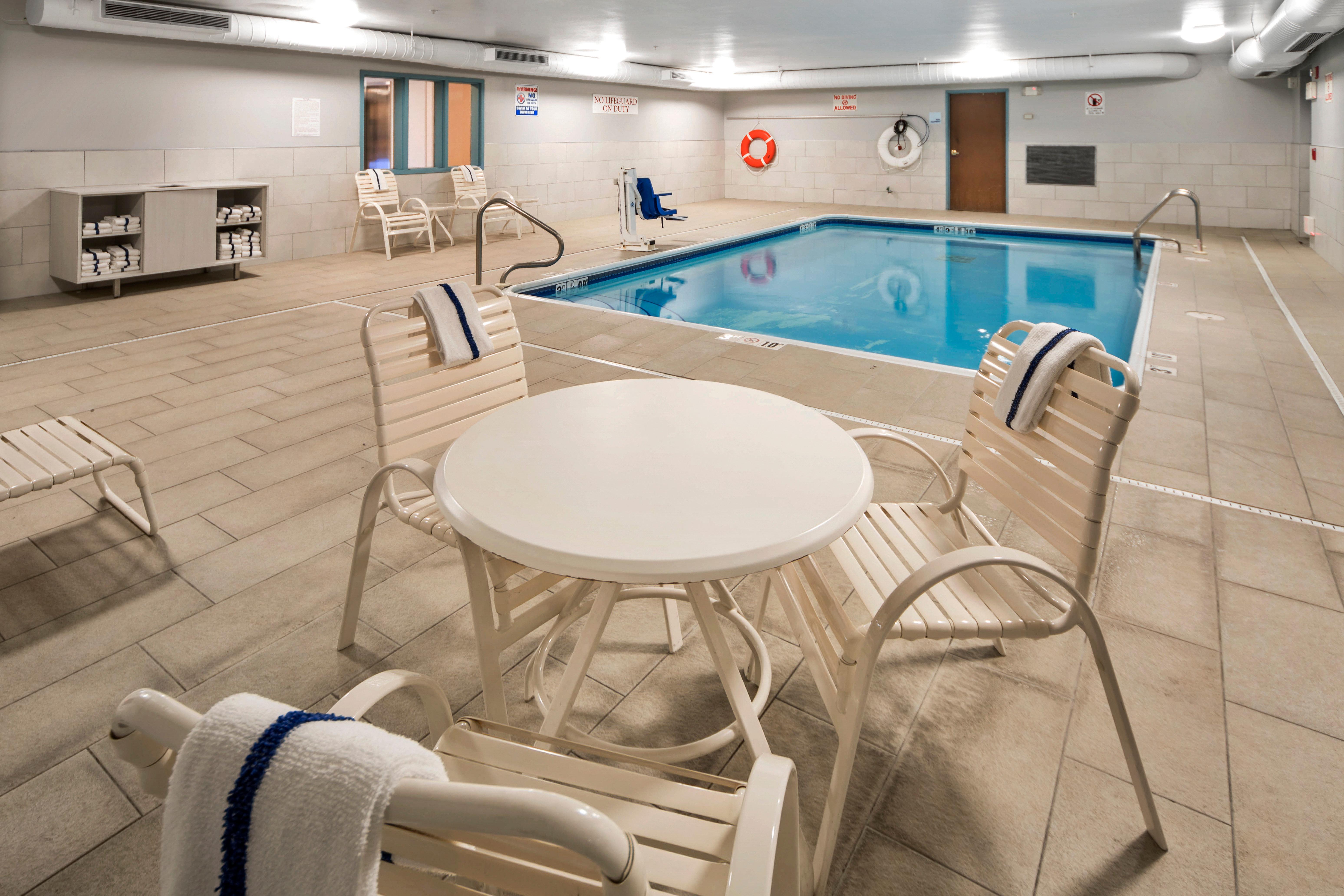 Holiday Inn Express Chicago Northwest-Vernon Hills By Ihg Ngoại thất bức ảnh