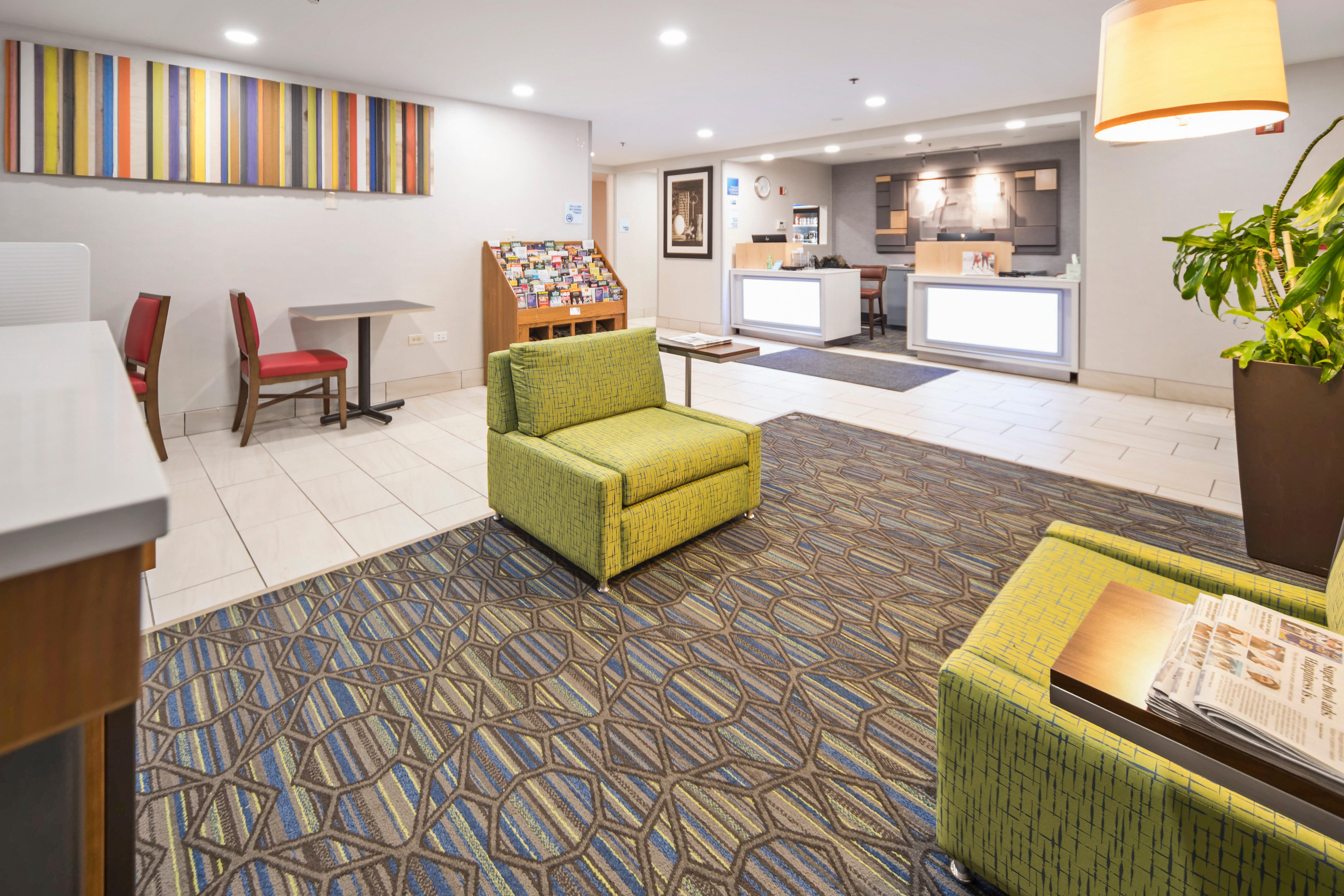 Holiday Inn Express Chicago Northwest-Vernon Hills By Ihg Ngoại thất bức ảnh
