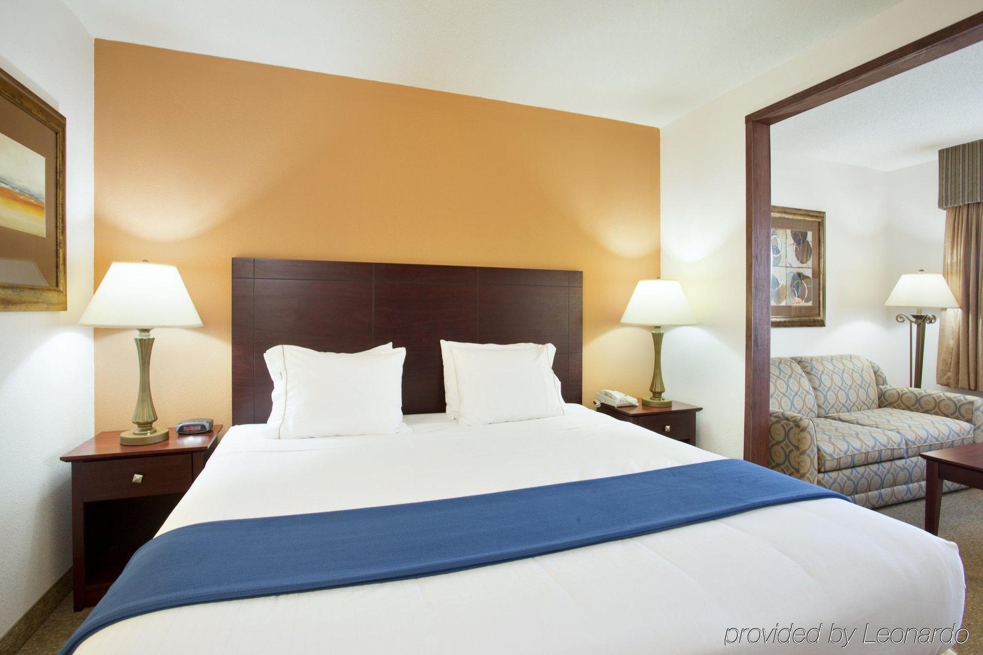 Holiday Inn Express Chicago Northwest-Vernon Hills By Ihg Phòng bức ảnh