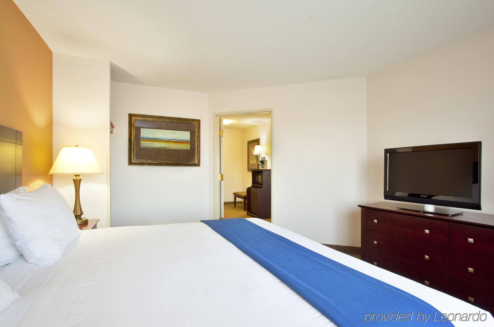Holiday Inn Express Chicago Northwest-Vernon Hills By Ihg Phòng bức ảnh