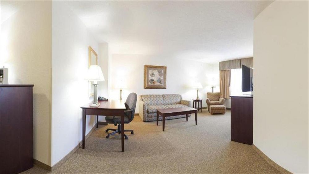 Holiday Inn Express Chicago Northwest-Vernon Hills By Ihg Ngoại thất bức ảnh