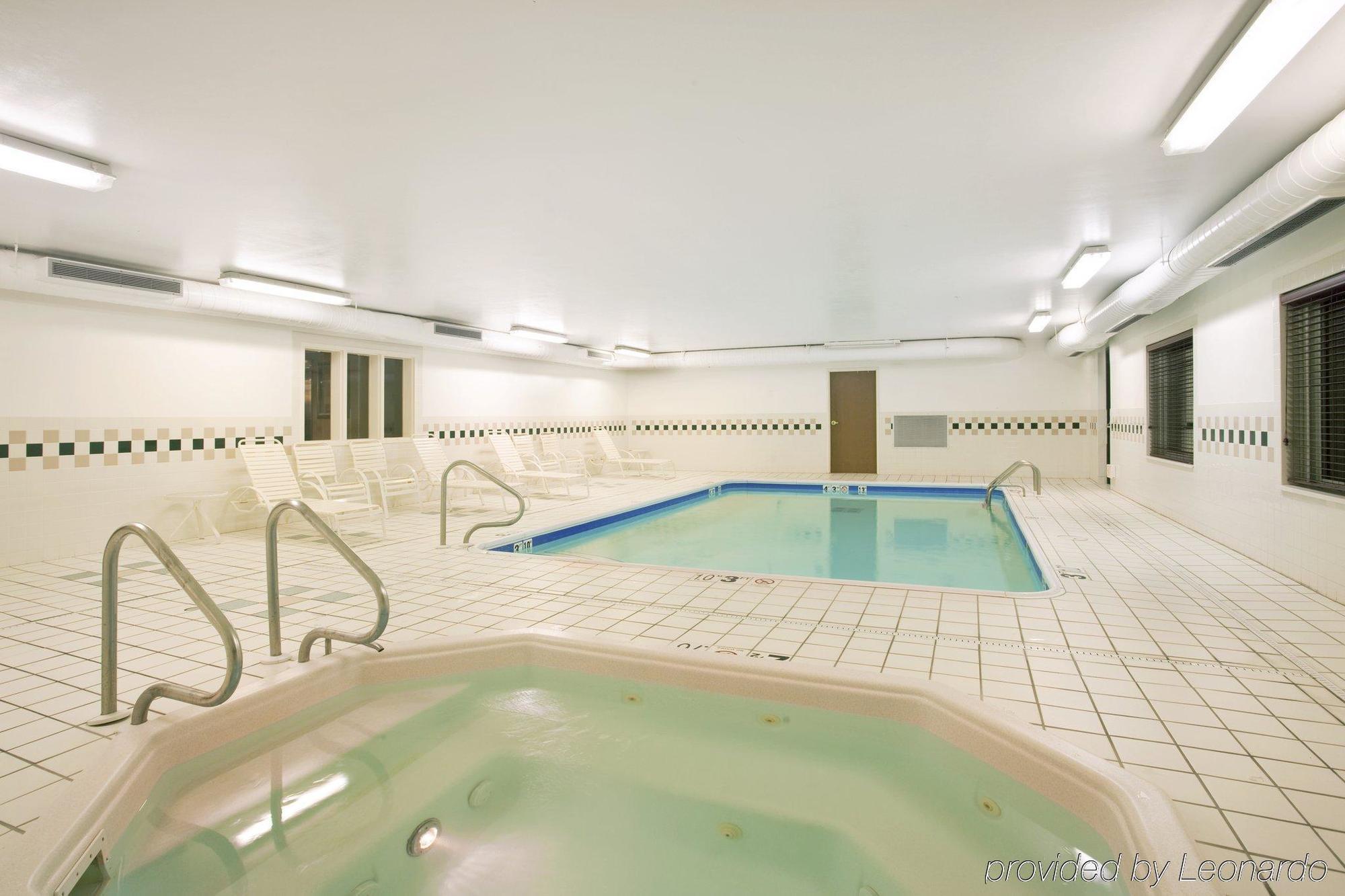 Holiday Inn Express Chicago Northwest-Vernon Hills By Ihg Ngoại thất bức ảnh