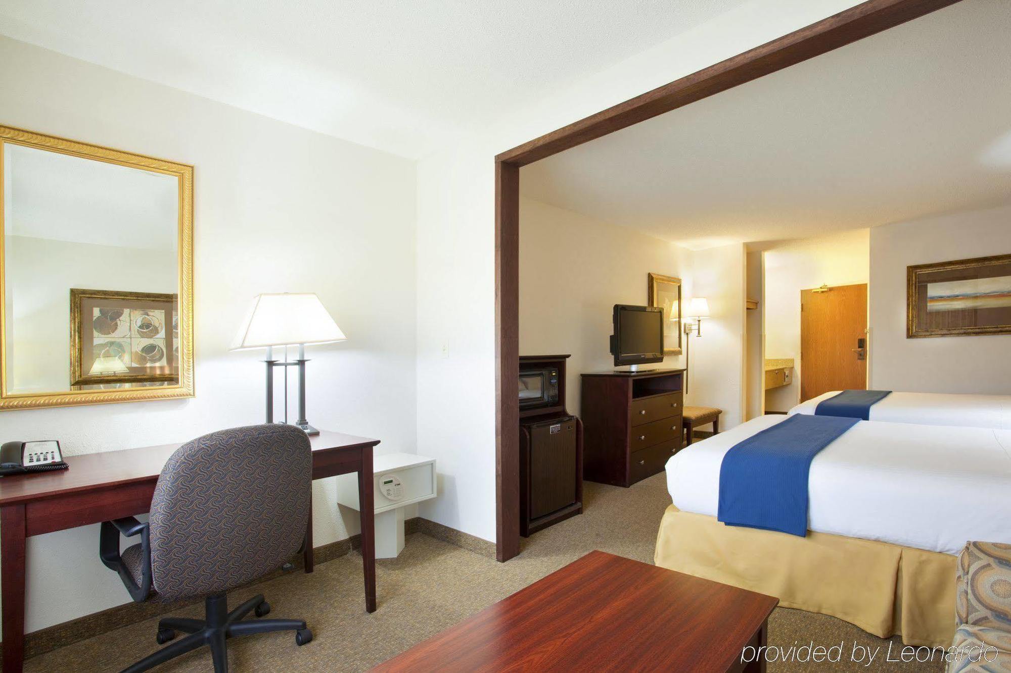 Holiday Inn Express Chicago Northwest-Vernon Hills By Ihg Phòng bức ảnh